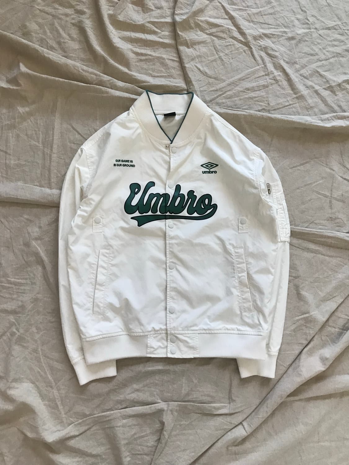 엄브로 중앙 스펠아웃 화이트 나일론 바시티 자켓 상품이미지6