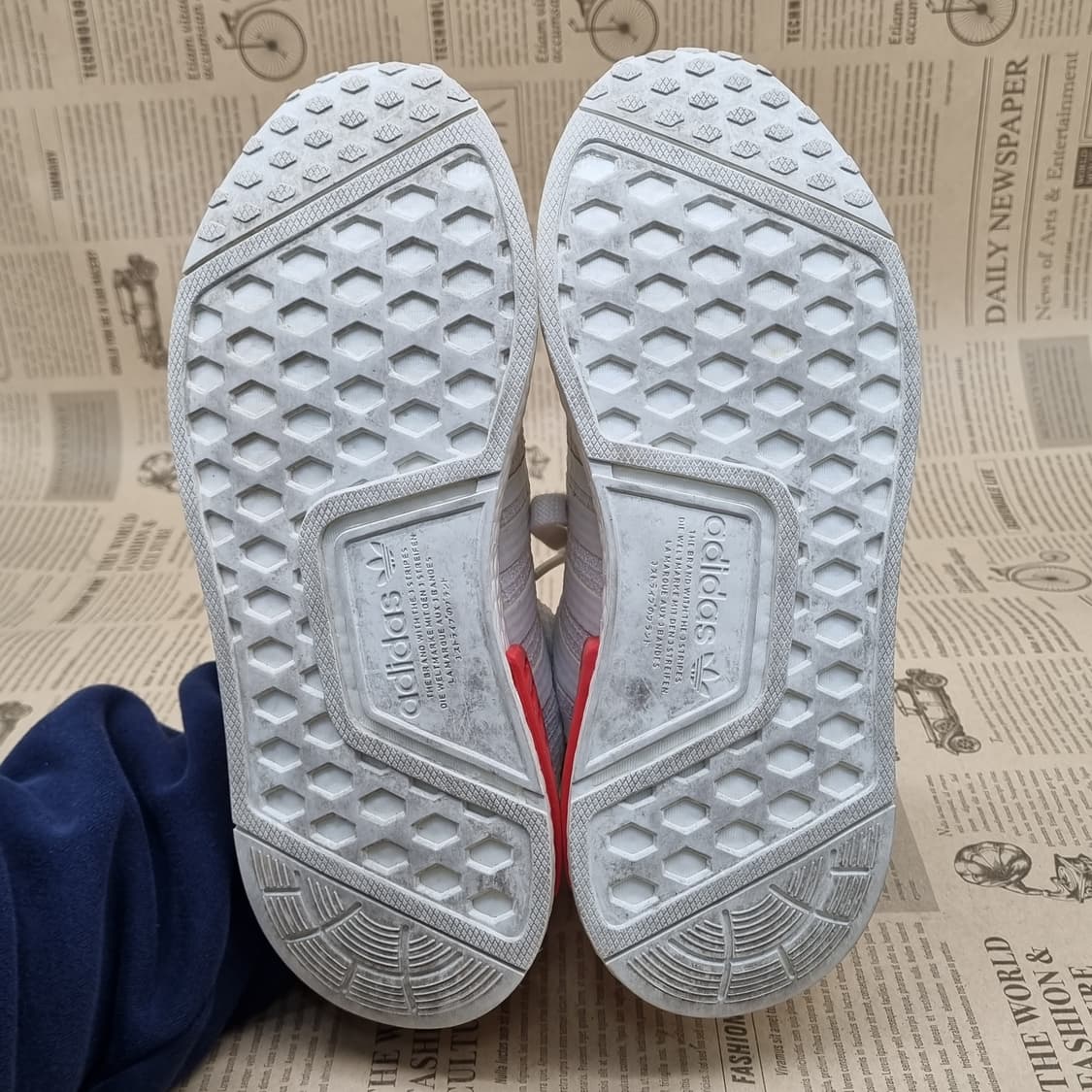 아디다스 NMD R1 여성운동화225 상품이미지3