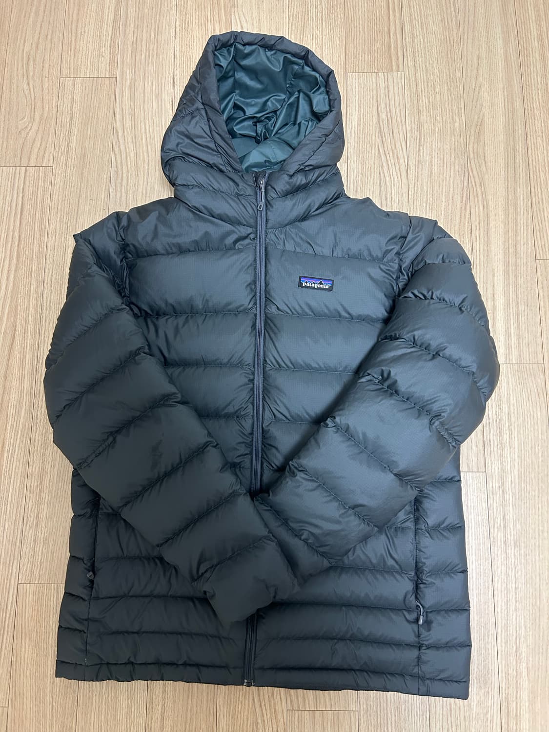 파타고니아 다운 후디 경량패딩 m사이즈 상품이미지1