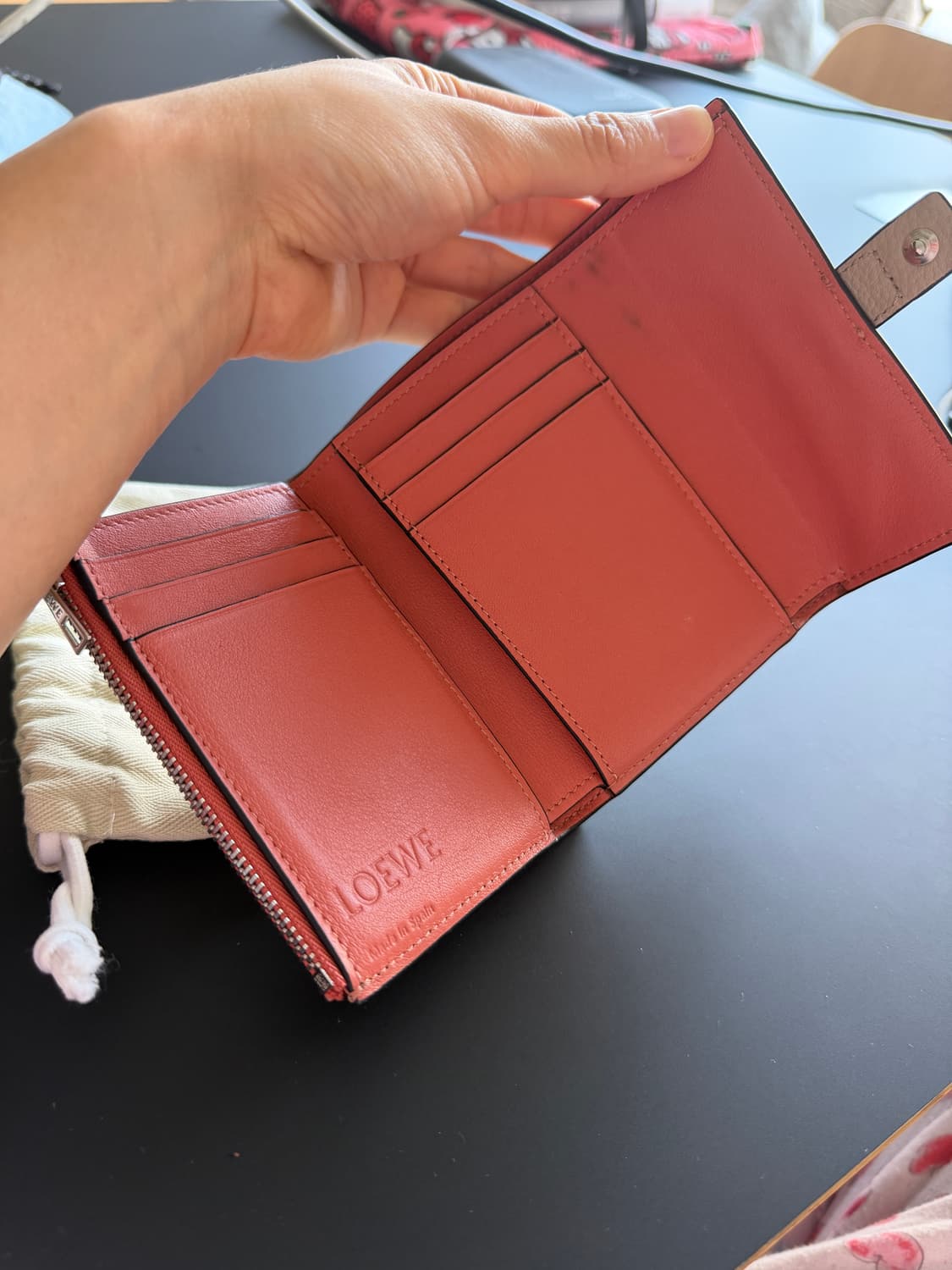 Loewe Small vertical wallet  상품이미지5