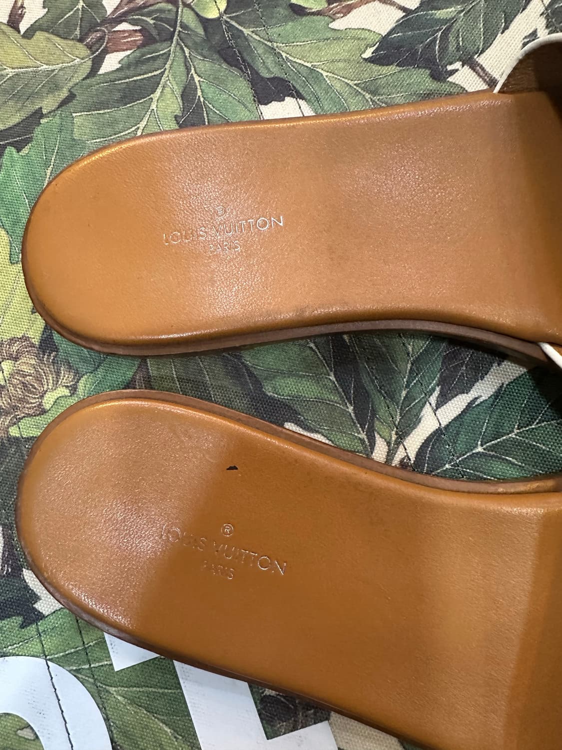 루이비통 락잇 플랫 뮬 슬리퍼 상품이미지4