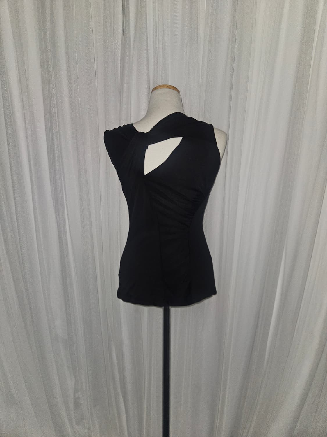 MICHAA 오네갸루🖤 고딕 블랙 시스루 브로치 슬리브리스 탑 상품이미지3