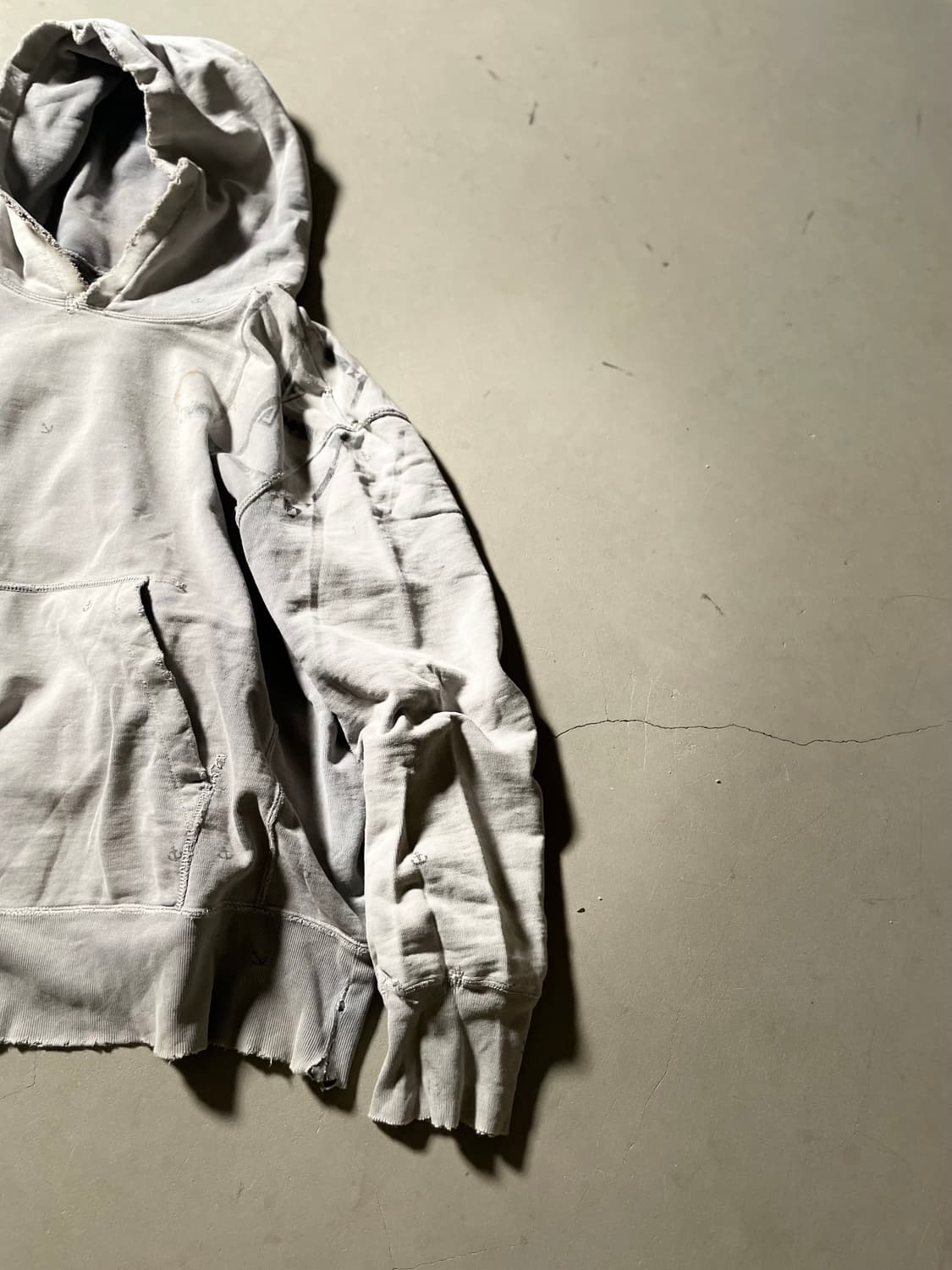 래미 릴리프  Distressed Hoodie tee 상품이미지2