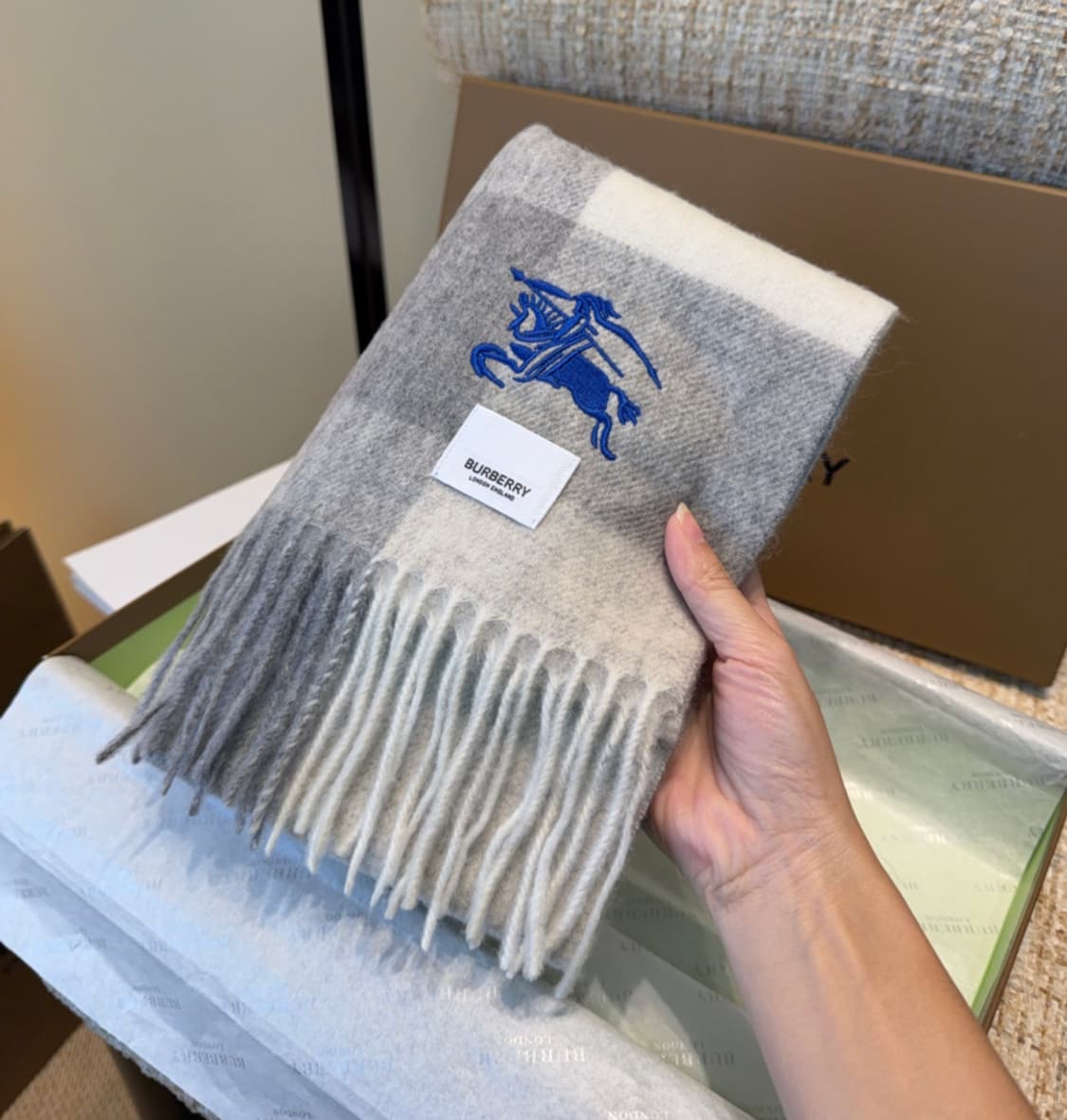 버버리 양면 머플러 램스울 100% 추동 단품
 상품이미지1