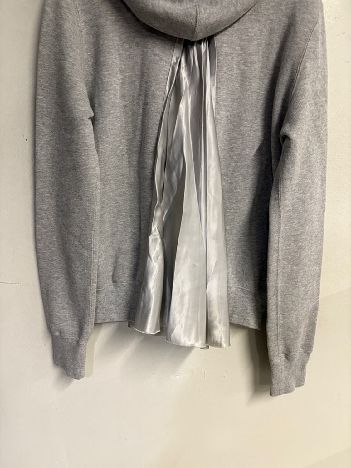 SACAI LUCK Back Pleated Zip-up Hoodie 상품이미지6