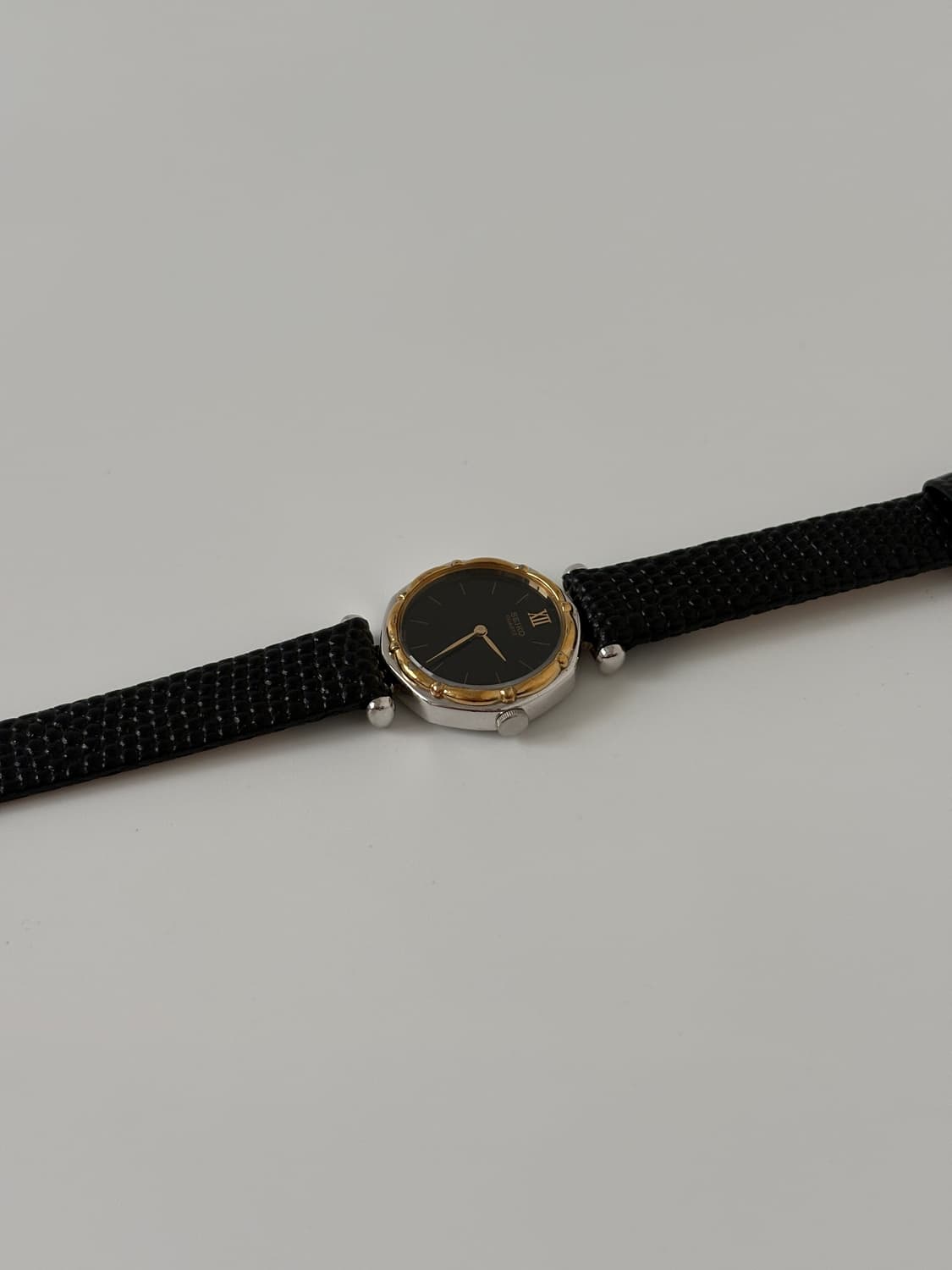 1980s Black Dial Gold Bezel Ladies Quart 상품이미지5