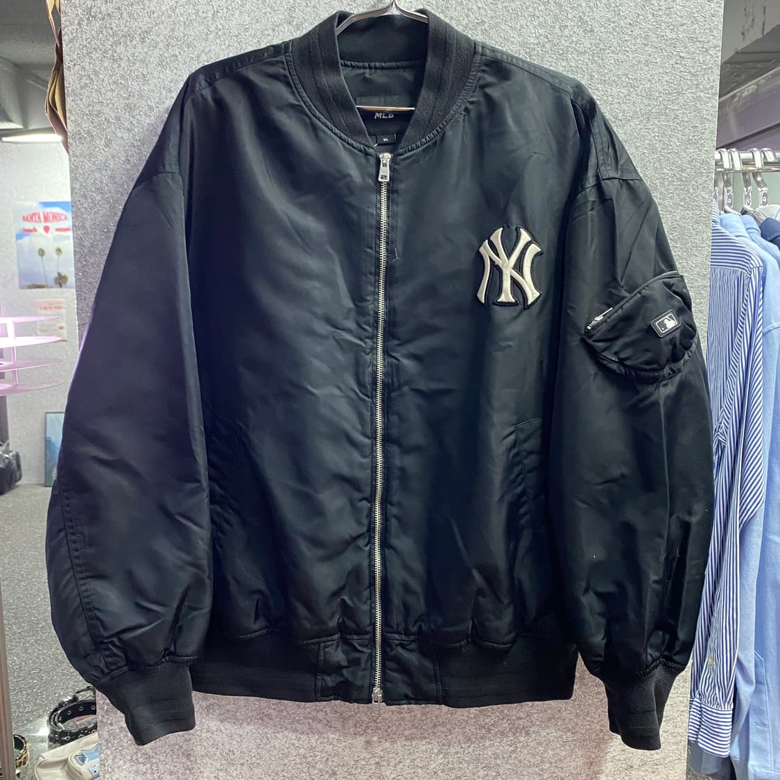 MLB 베이직 미디움로고 블랙 패디드 베이스볼 점퍼 B3896 상품이미지2