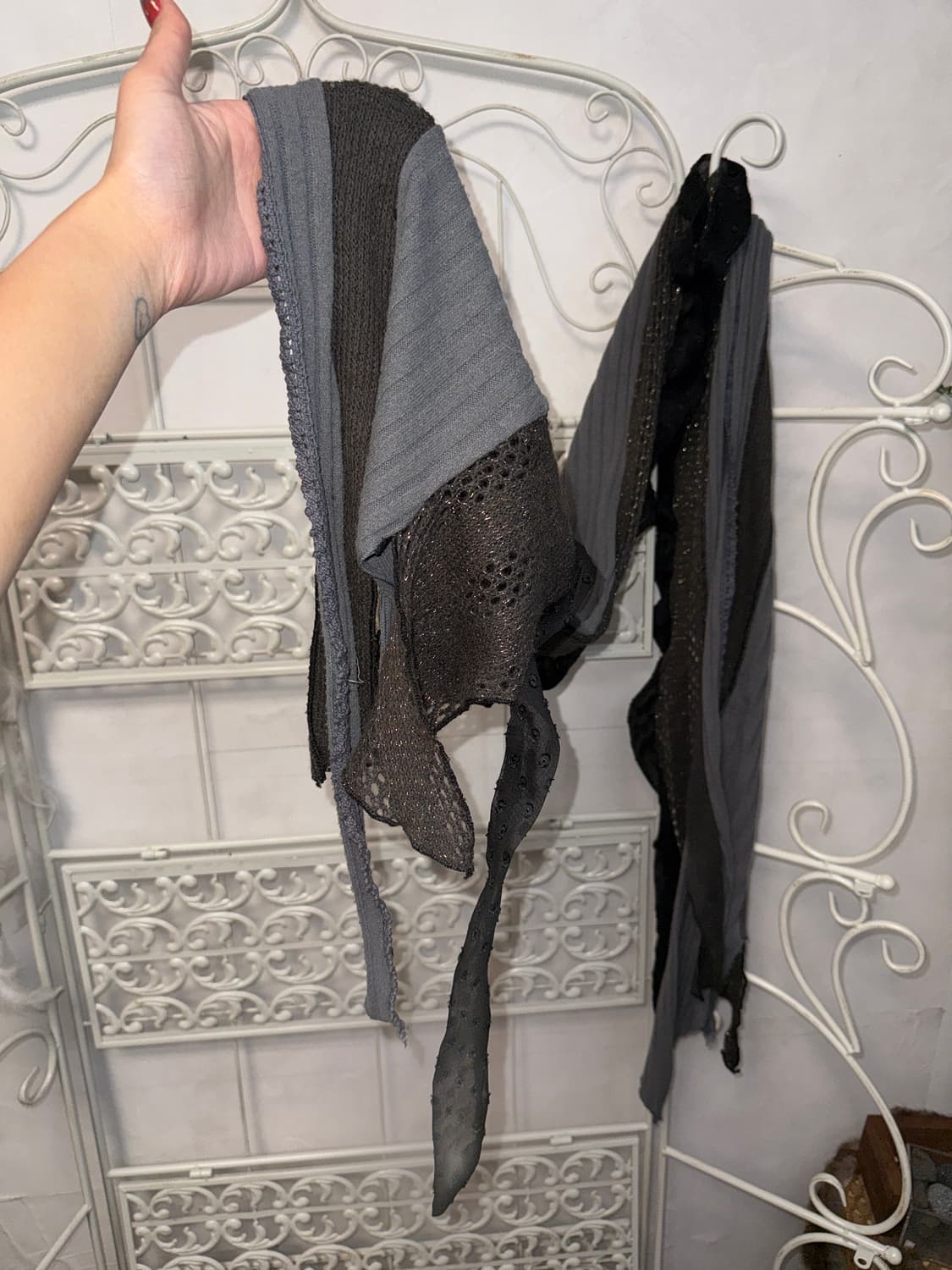 Black & gray grunge dot net knit muffler 상품이미지3