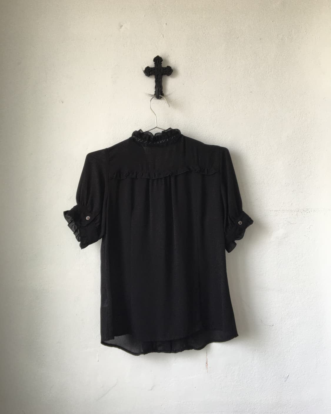 Pin button point frill blouse 상품이미지2
