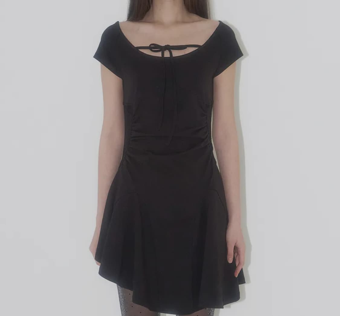 [미착용새상품,품절상품,정가9.6만원] 일리고 레이스 셔링 플레어 원피스 상품이미지1