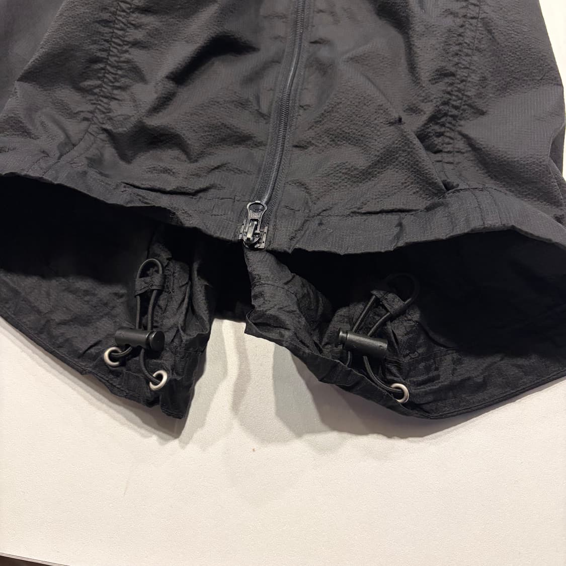 [L] 노매뉴얼 로고 블랙 바람막이 후드 자켓 C758 상품이미지6