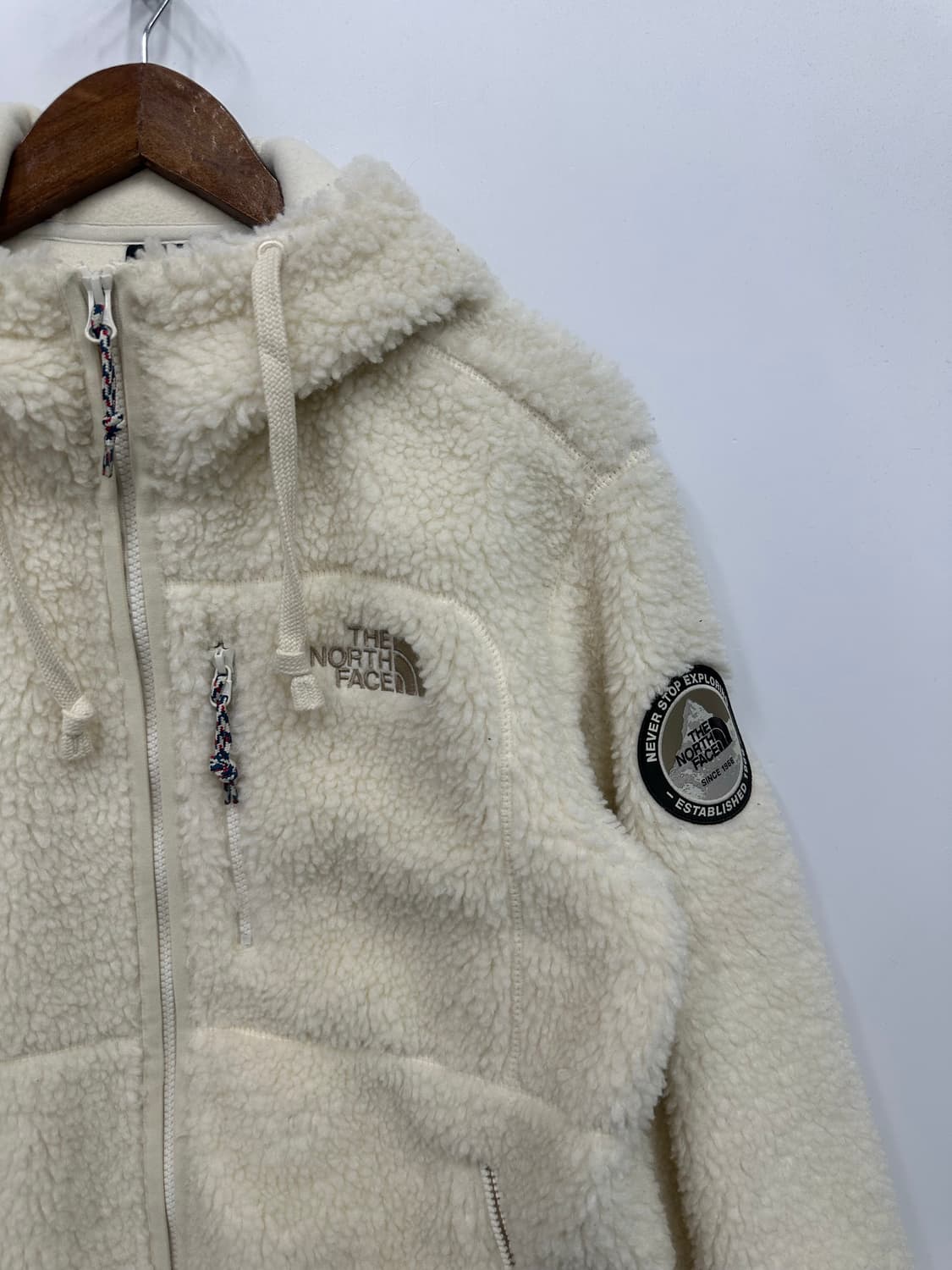 노스페이스 아이보리 뽀글이 후리스  상품이미지3