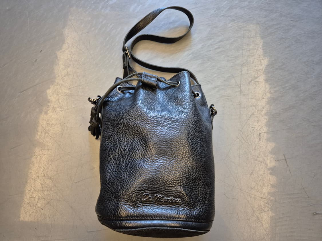 닥터마틴 레더 버킷 백 상품이미지2