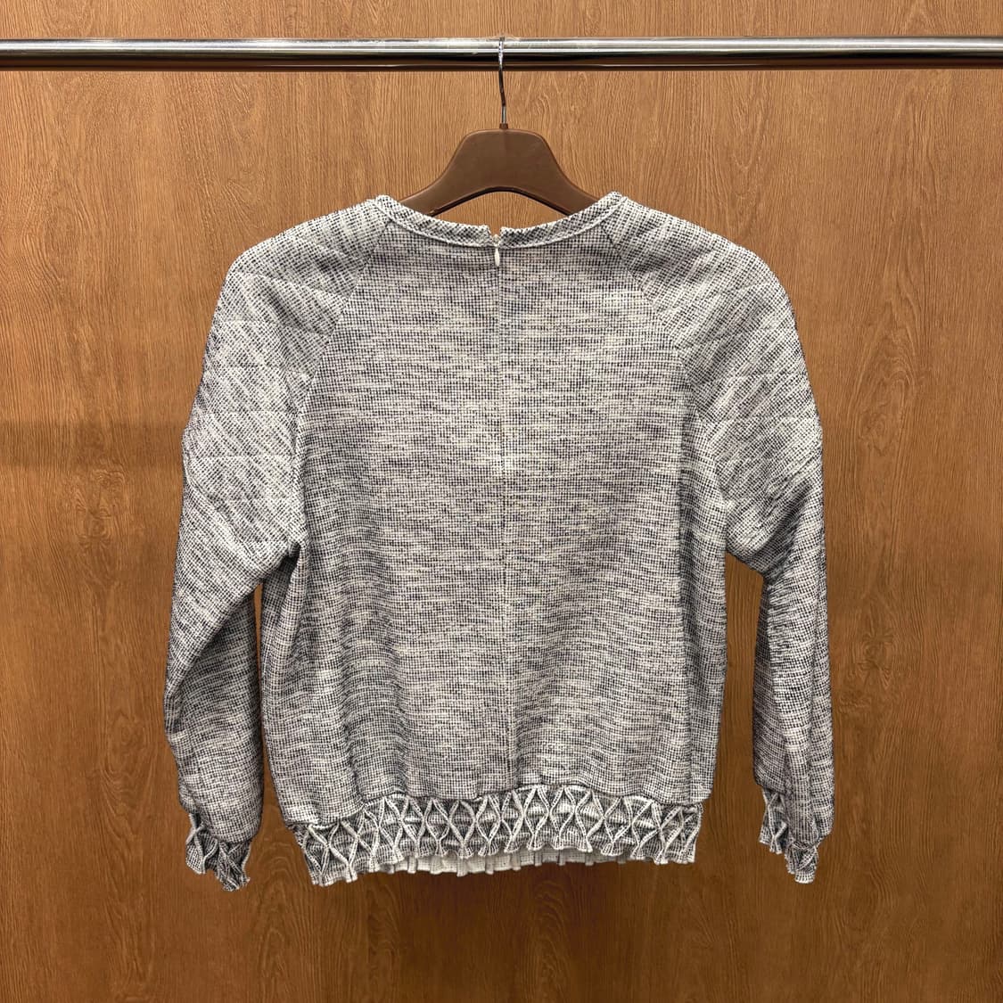 랑방 콜렉션 니트 맨투맨 트위드 텍스처 입체 패턴 메탈 볼 디테일 멜란지 상품이미지3