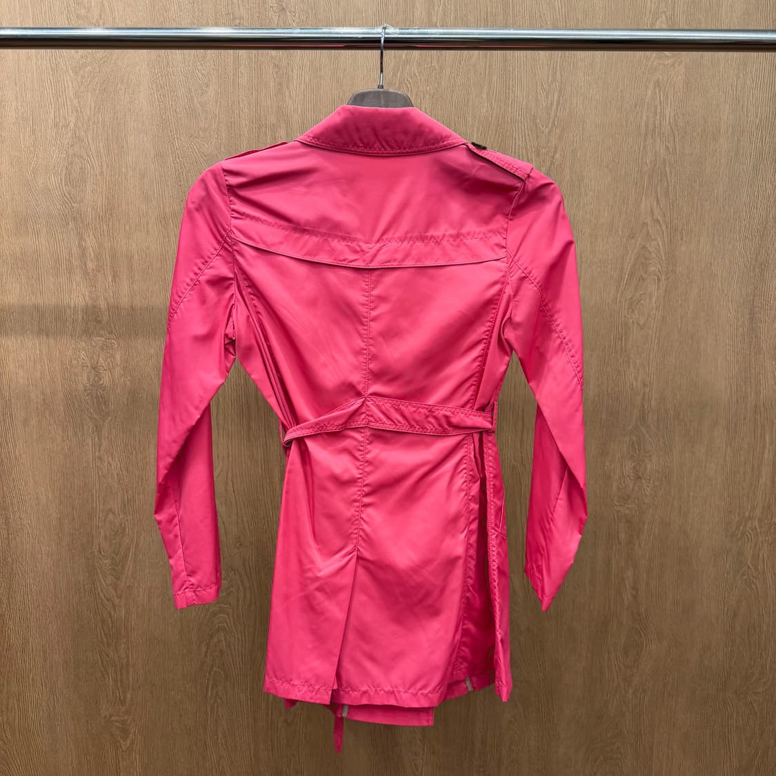 버버리 트렌치 코트 더블 브레스티드 벨트 스트랩 디테일 슬림핏 핑크 상품이미지3