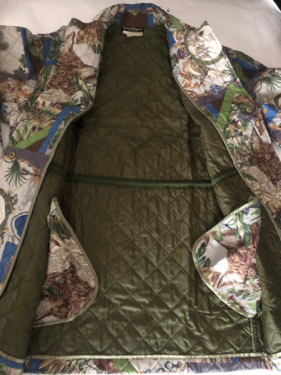 페라가모 프린팅 경량패딩 자켓 상품이미지6