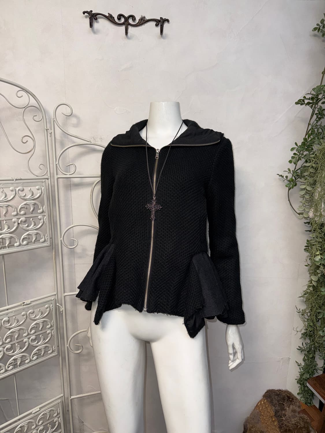 Black flare ruffle layered hood zipup  상품이미지4