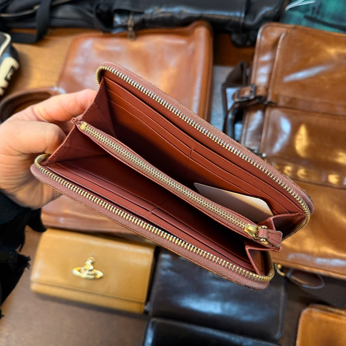 미우미우 악어가죽 패턴 레더 장지갑 상품이미지4