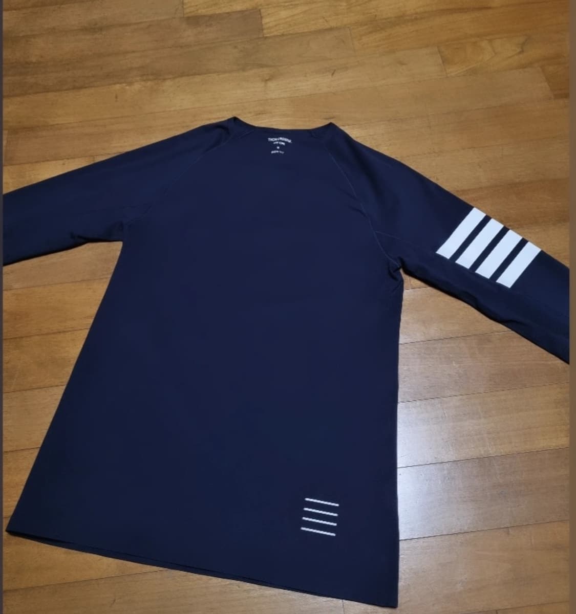 톰브라운 네이비 나일론 사선완장 기능성티 상품이미지3