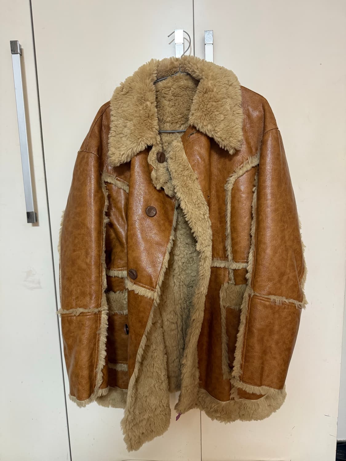 Perverze 무스탕 리버시버블 자켓 상품이미지1