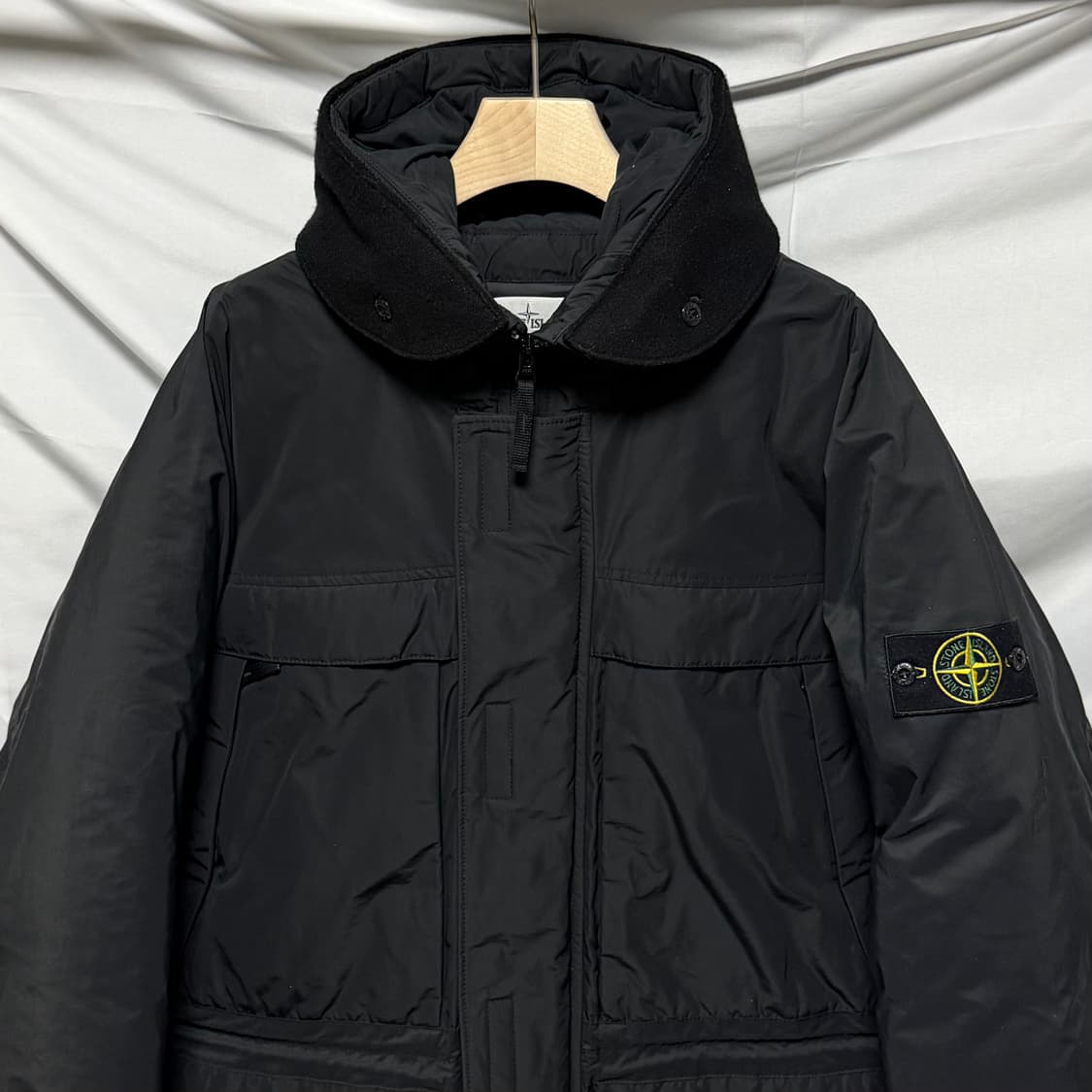 [S+급/XL] 20FW 스톤아일랜드 마이크로랩스 다운 패딩 블랙 상품이미지2