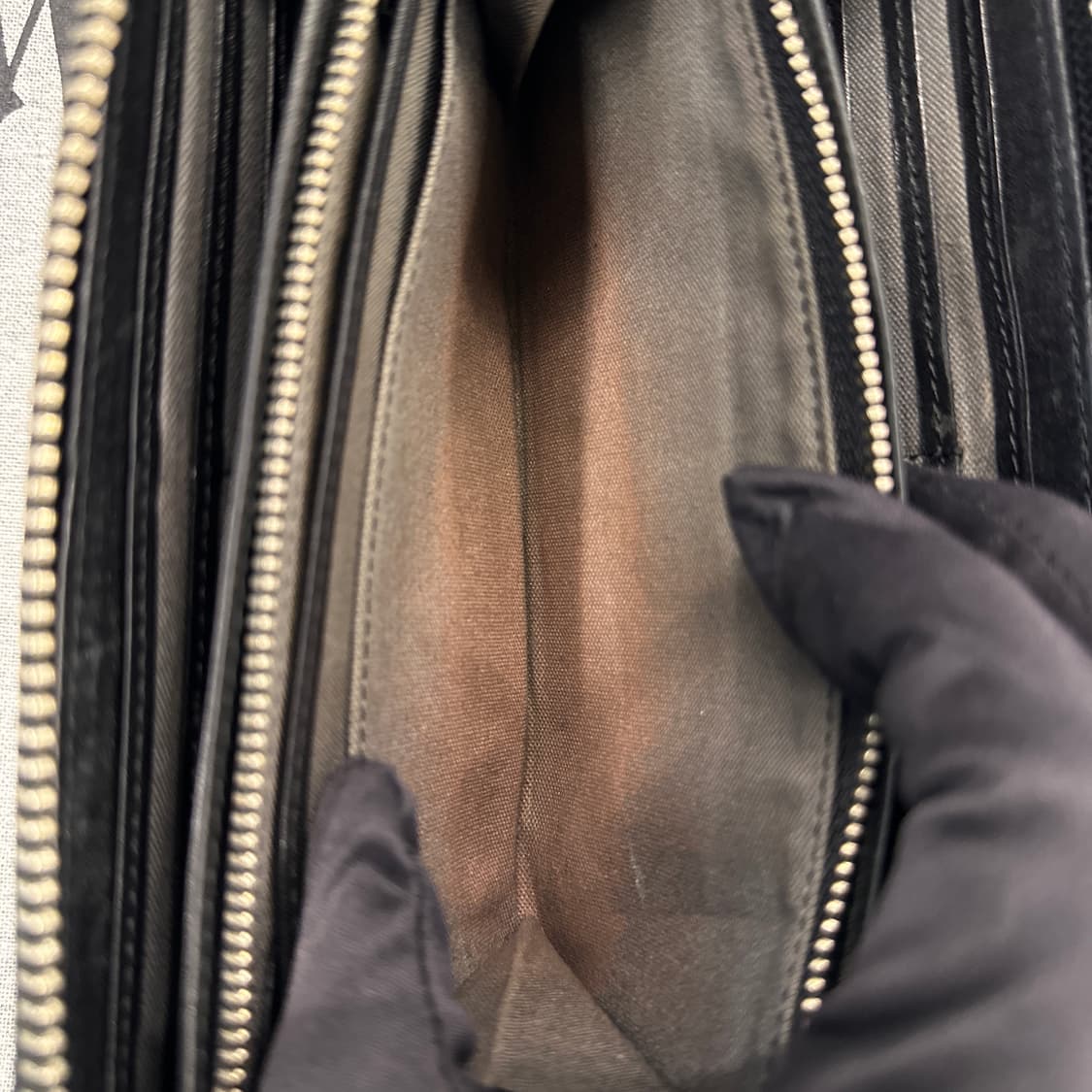 비비안웨스트우드 오브 엠보싱 가죽 장지갑 상품이미지8