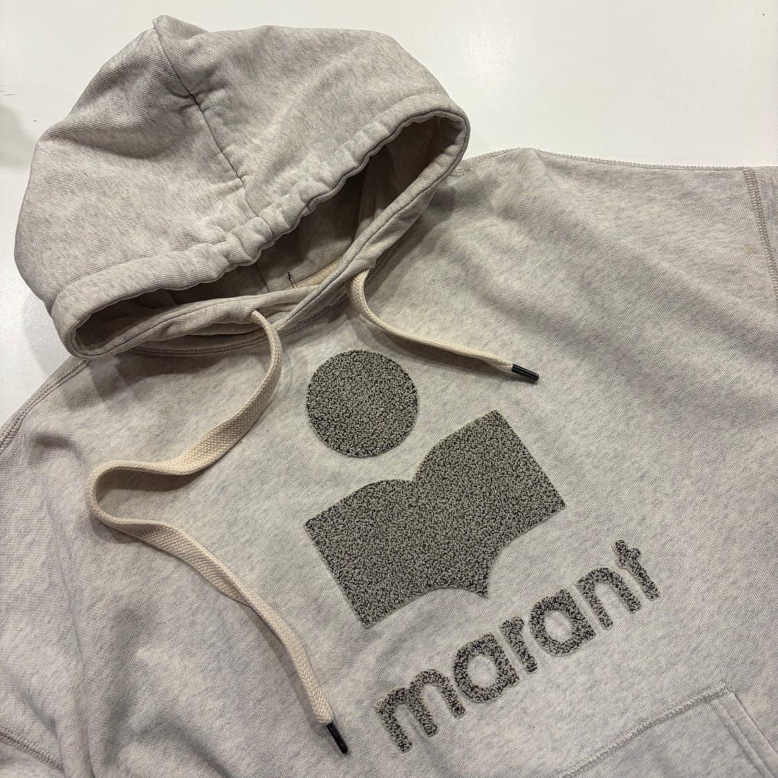 [38] 이자벨마랑 뽀글이 로고 후드티 오트밀 그레이 C379 상품이미지3