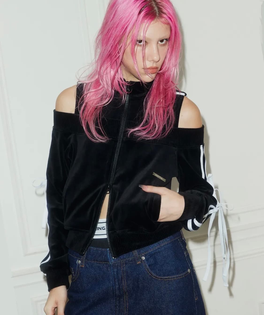 [장원영 착용] 낫노잉 벨벳 리본 투웨이 트랙탑 상품이미지2