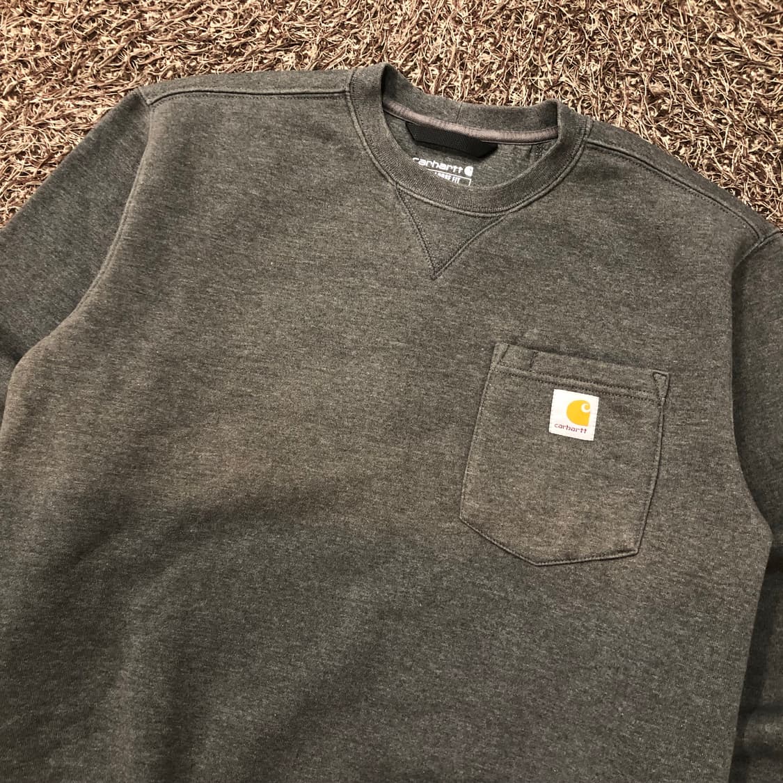 칼하트 페이딩 루즈핏 포켓 맨투맨 상품이미지2