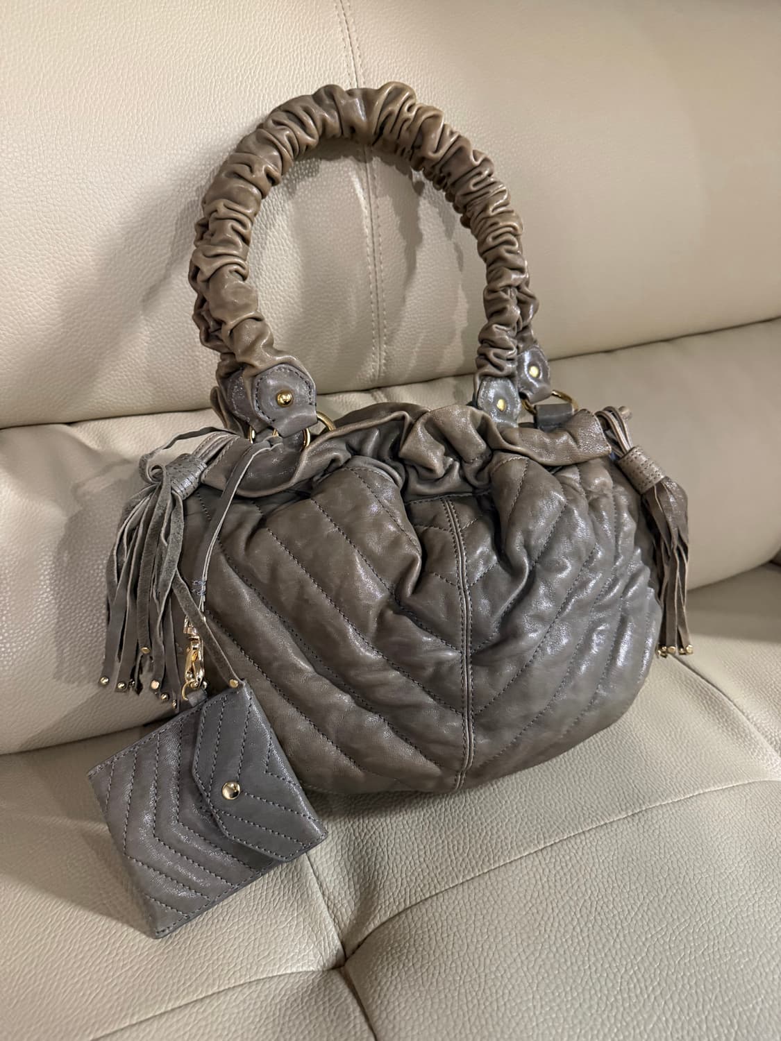 Distressed quilted detail tassel bag 상품이미지2