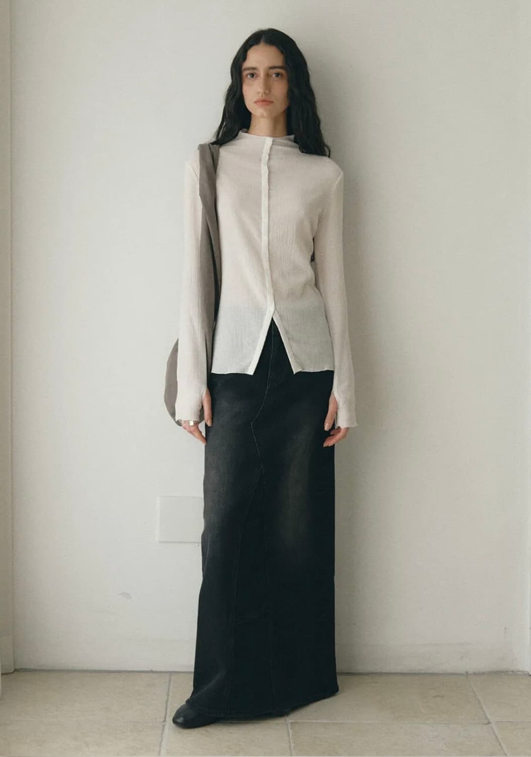 PLEATS HALF NECK BUTTON TOP 상품이미지1