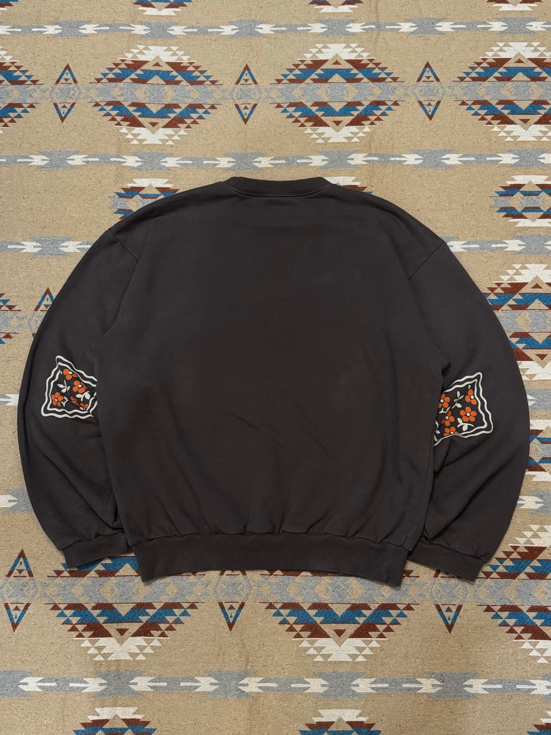 [4][XL] 캐피탈 30 크루 스웨트셔츠 쿠키 패치 잉크 블랙 상품이미지6