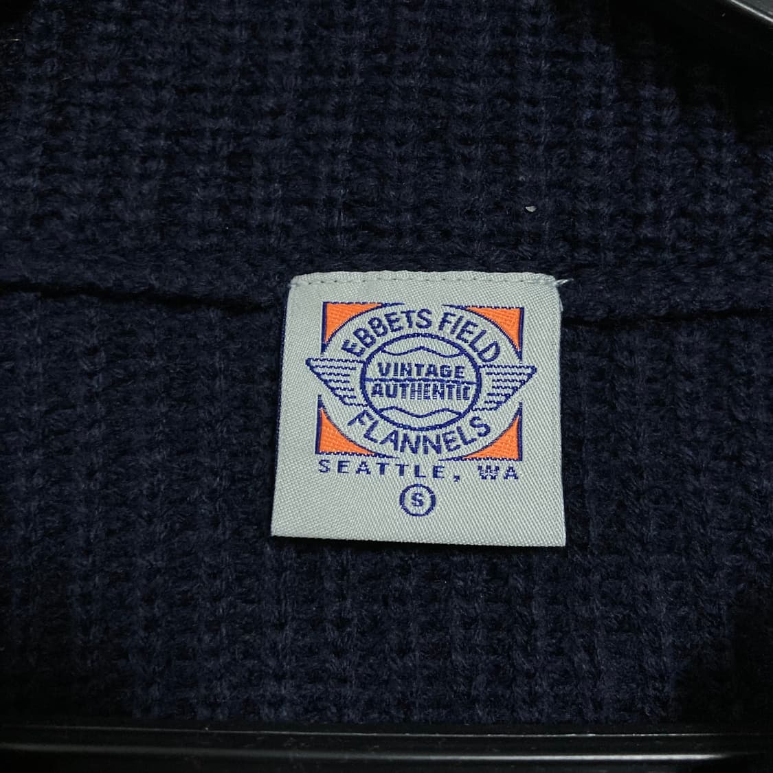 이벳필드 스몰 로고 네이비 하프 집업 니트 상품이미지3