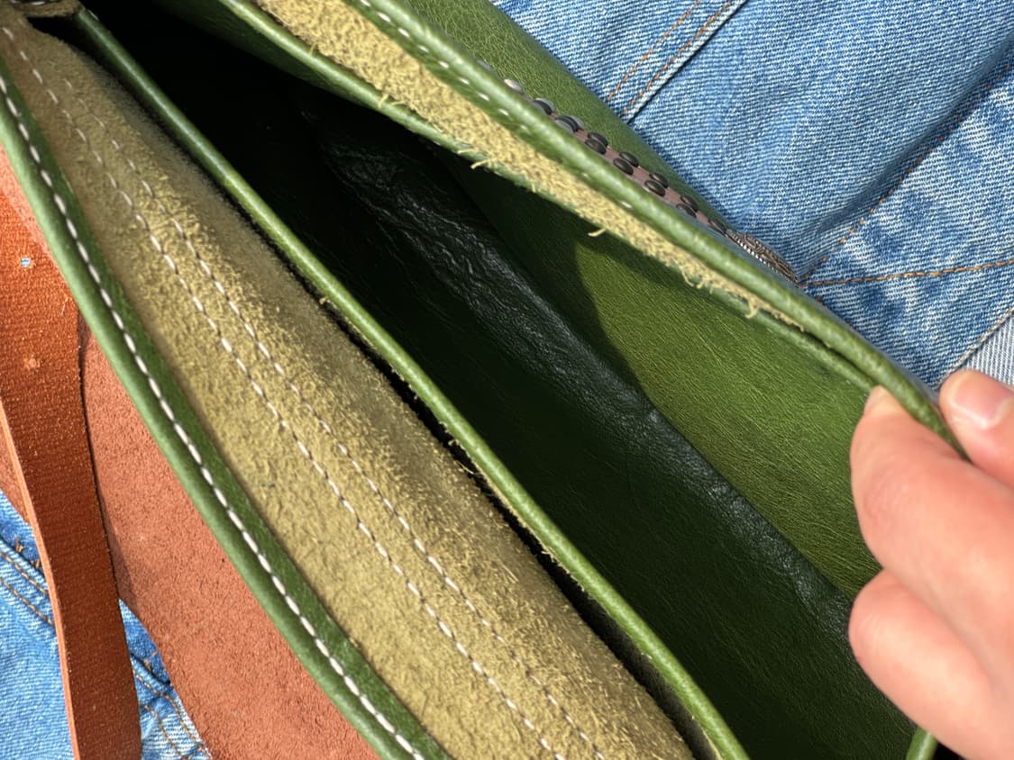 빈티지 핸드메이드 소가죽 메신저백 그린 레더 웨스턴 스터드 크로스백 상품이미지4