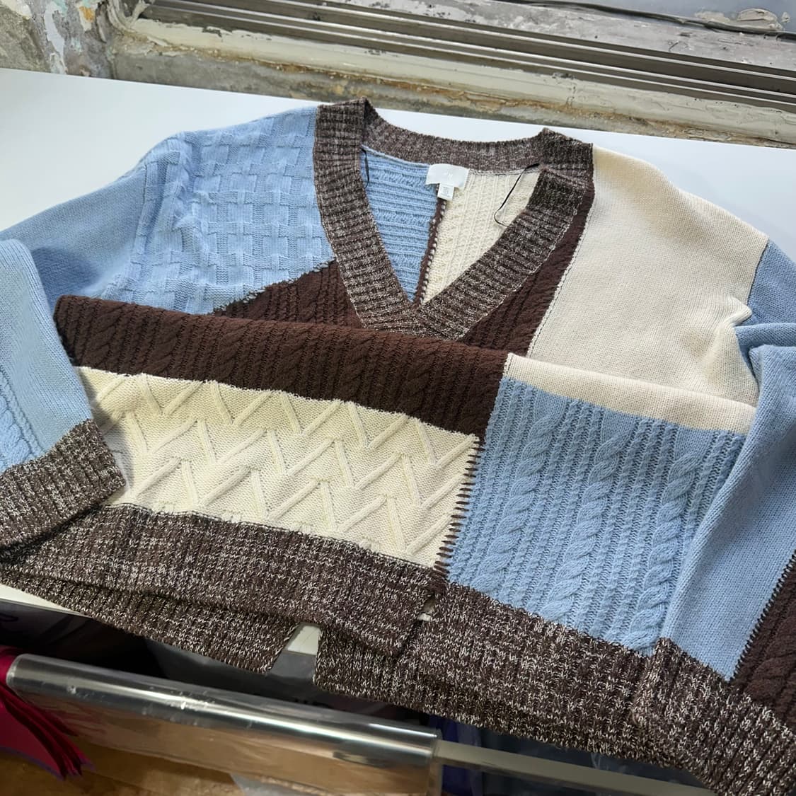 우먼L 에이치앤앰 H&M 루즈오버핏 멀티컬러 딥브이넥니트 상품이미지1