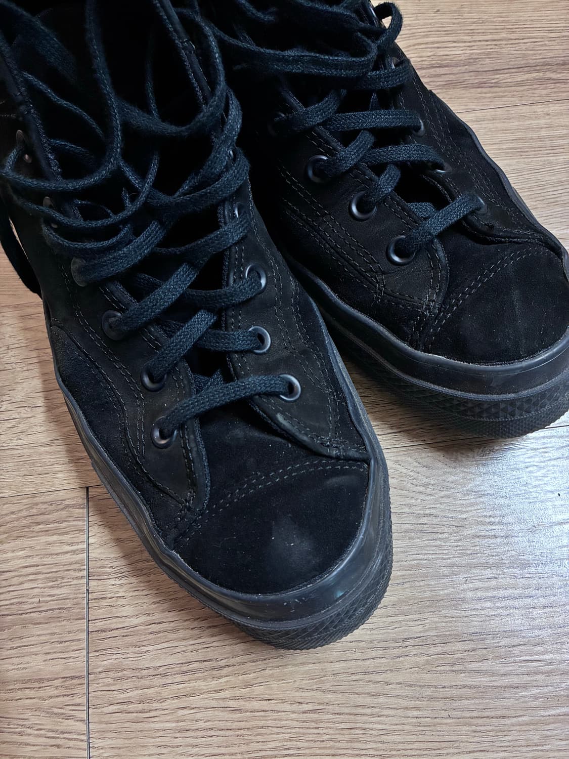 척테일러 블랙 스웨이드 하이탑 스니커즈 상품이미지2