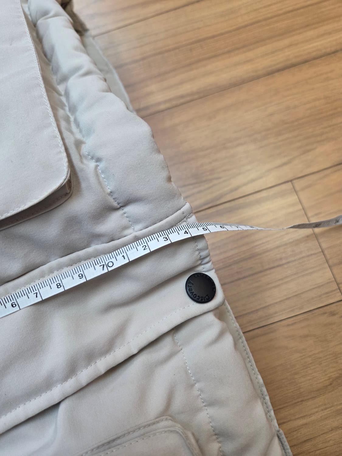 디스커버리 익스페디션 패딩 판매합니다. 퍼 달려있고, 색상은 흰색입니다. 상품이미지10