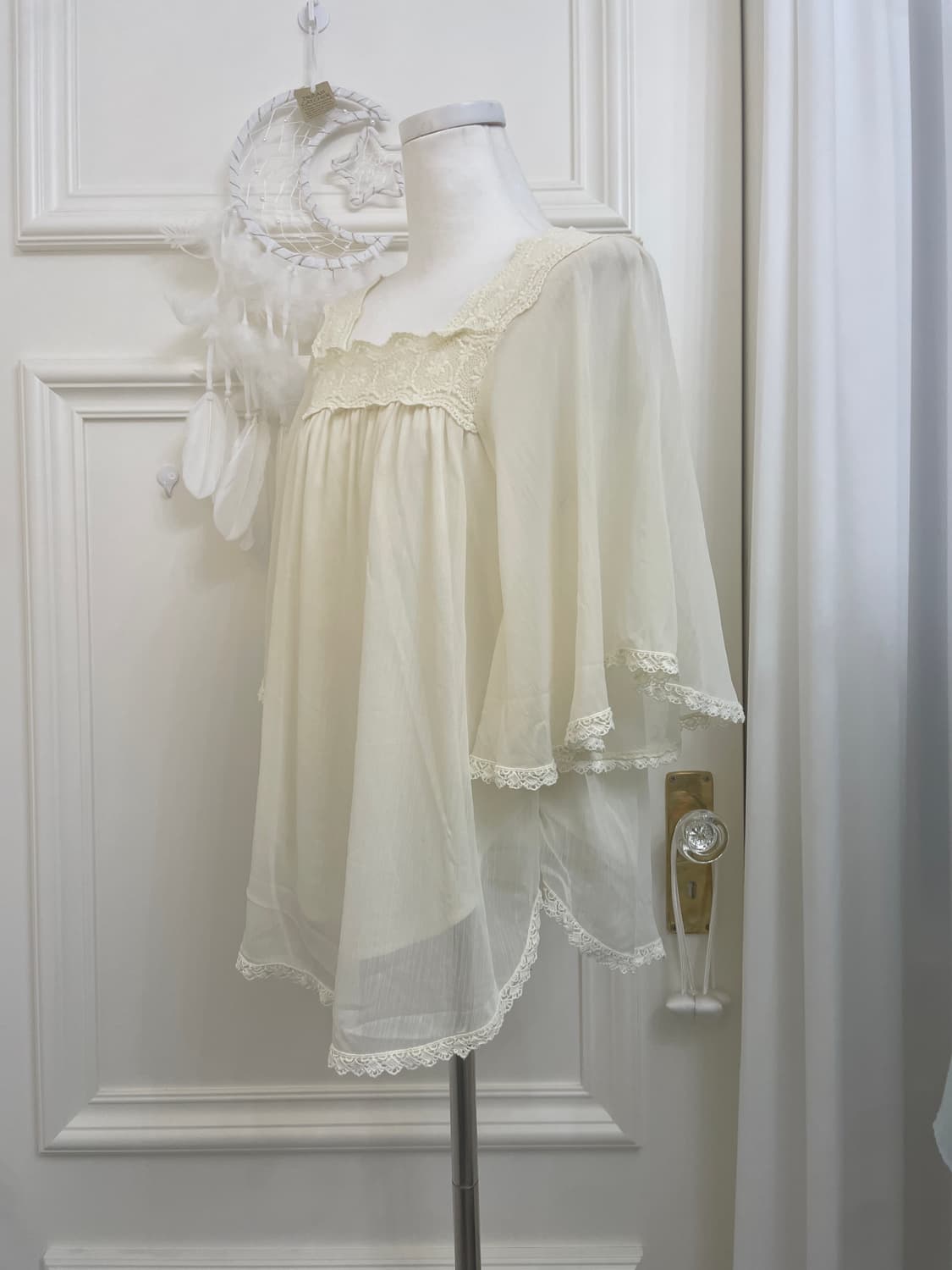 butter lace point cape blouse(size-F) 상품이미지2
