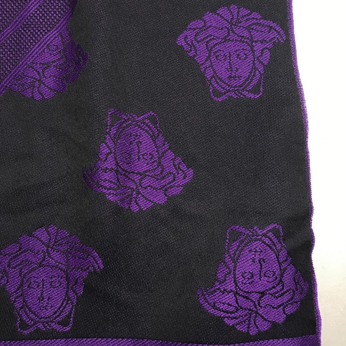 베르사체 메두사 머플러 퍼플 상품이미지6