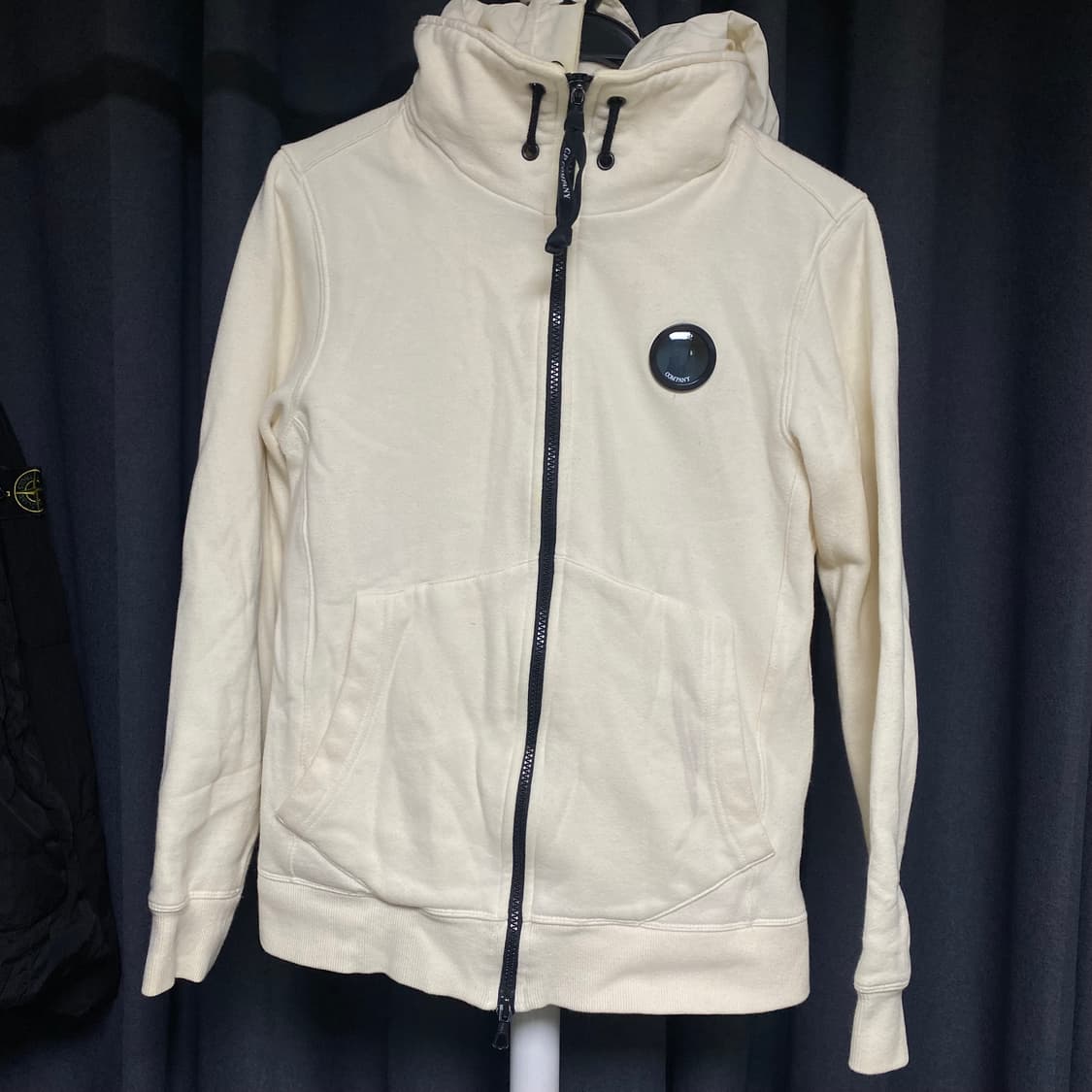 CP컴퍼니 렌즈 후드집업 95 상품이미지1