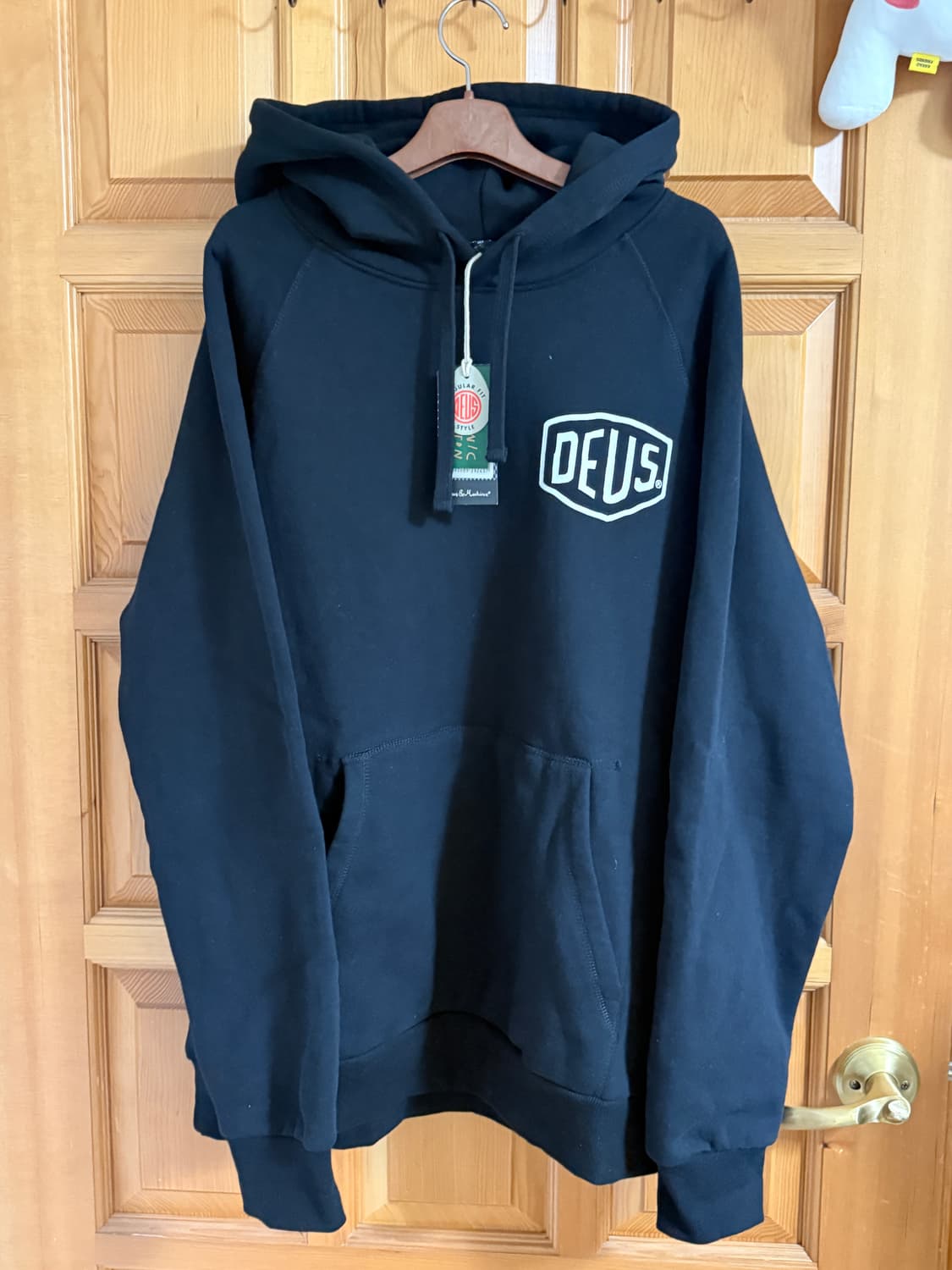 데우스 도쿄 후드티 상품이미지1