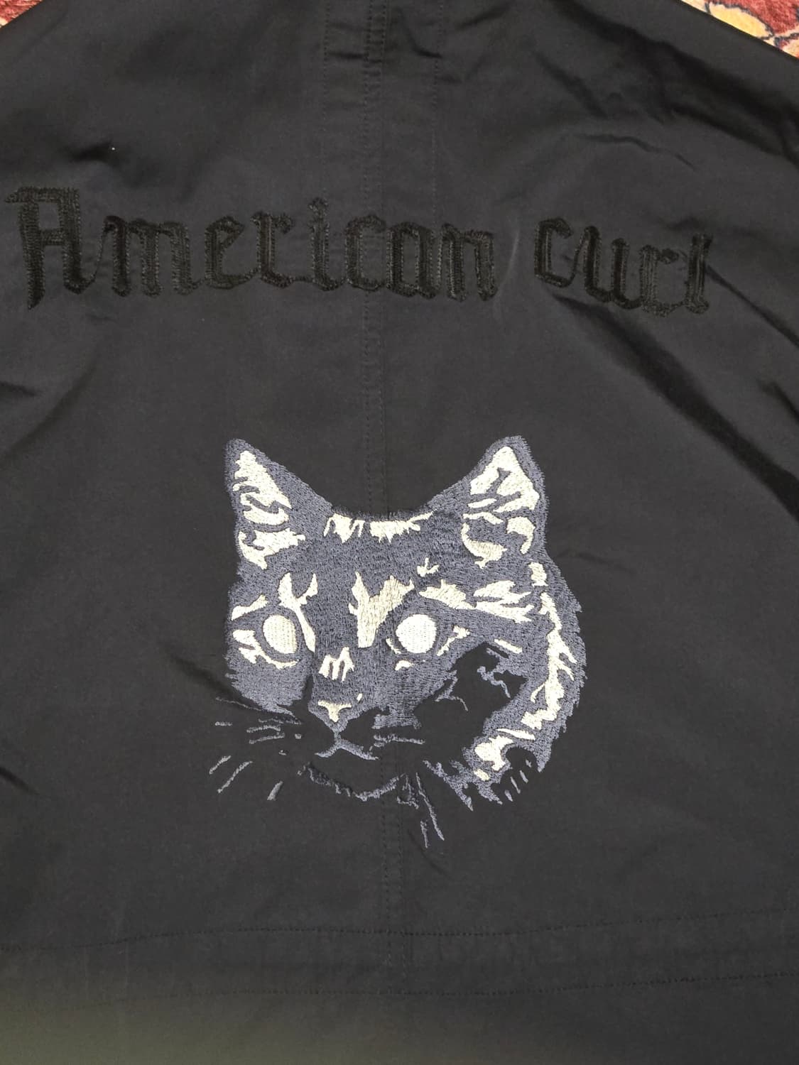 이동휘 X 커스텀멜로우(customellow) 고양이 자수 피쉬테일 야상 상품이미지7