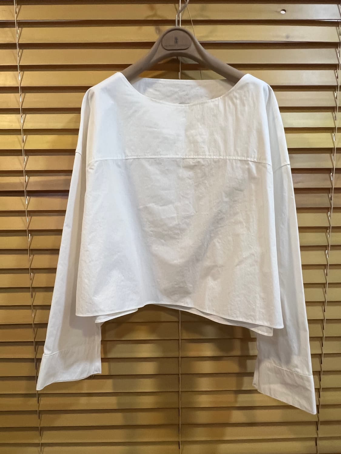 프릭 FRIC 여성 아이보리  크롭블라우스 오버핏블라우스 상품이미지2