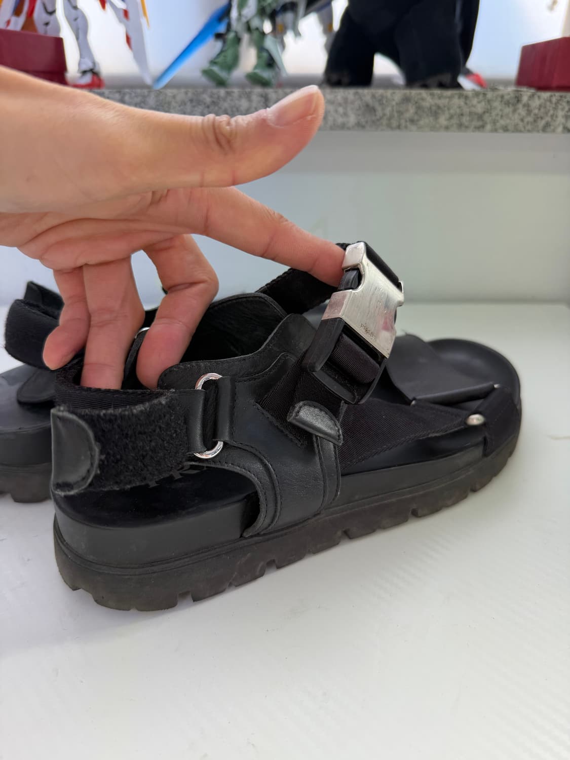 정품) 프라다 남셩 스트랩 샌들 7.5 상품이미지5