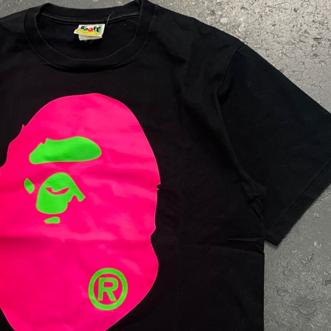 100 베이프 네온 반팔티 상품이미지2