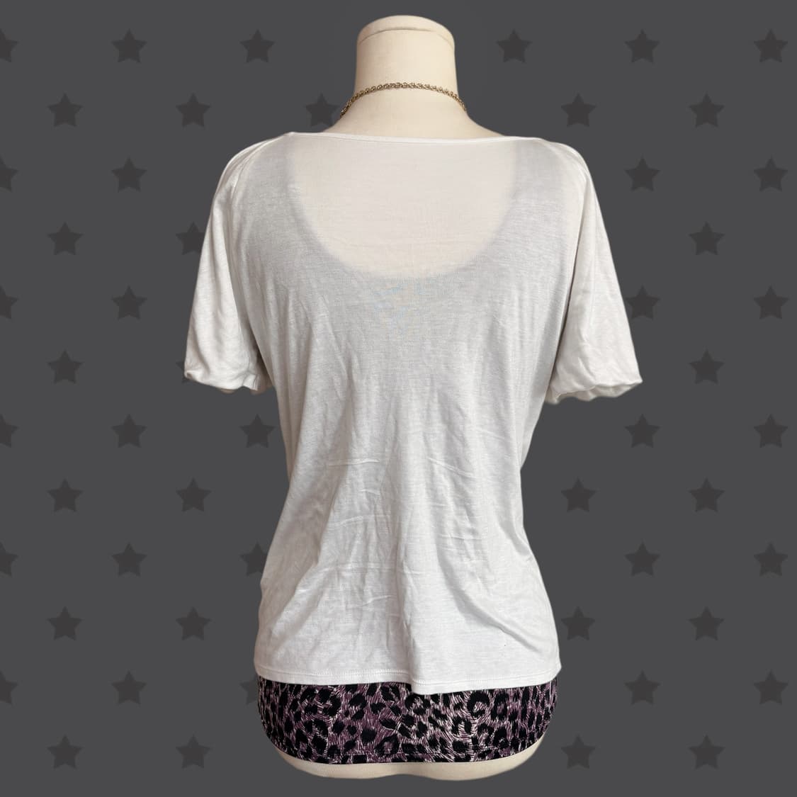 오네갸루 핀터깔 퍼플 레오파드 생화이트 브이넥 레이스 오프숄더 티 상품이미지3