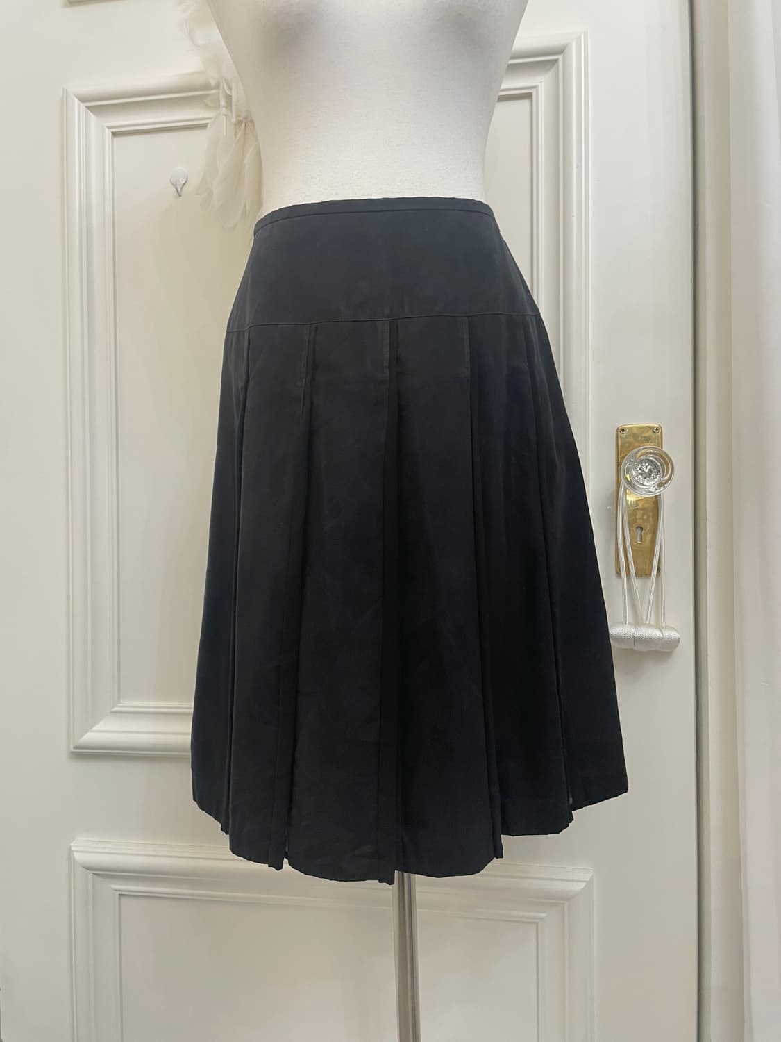 black pleats suade midi skirt(size-38) 상품이미지5