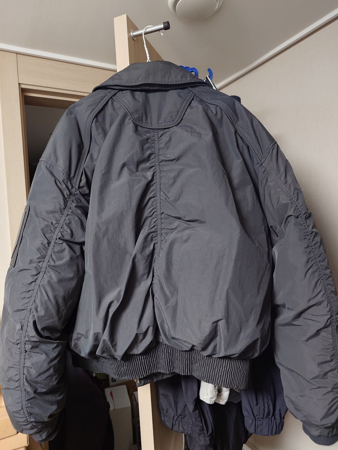 [46] 준지 나일론 스탠카라 구스 다운 패딩 그레이 상품이미지2