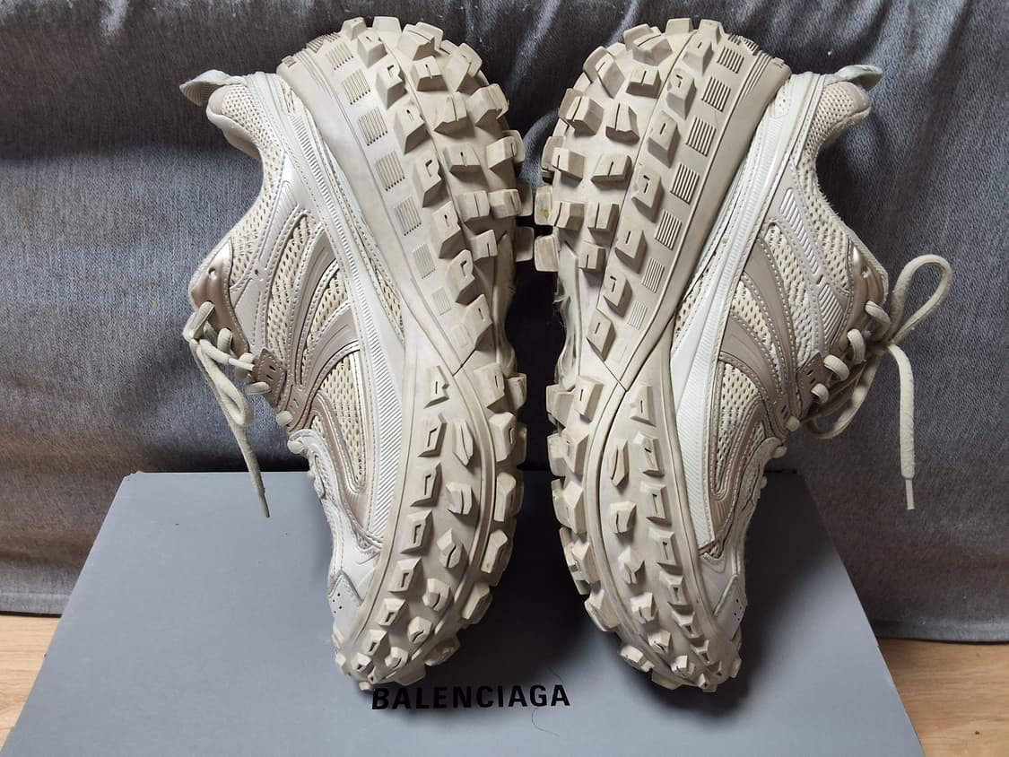 발렌시아가 디펜더 스니커즈 42 상품이미지6