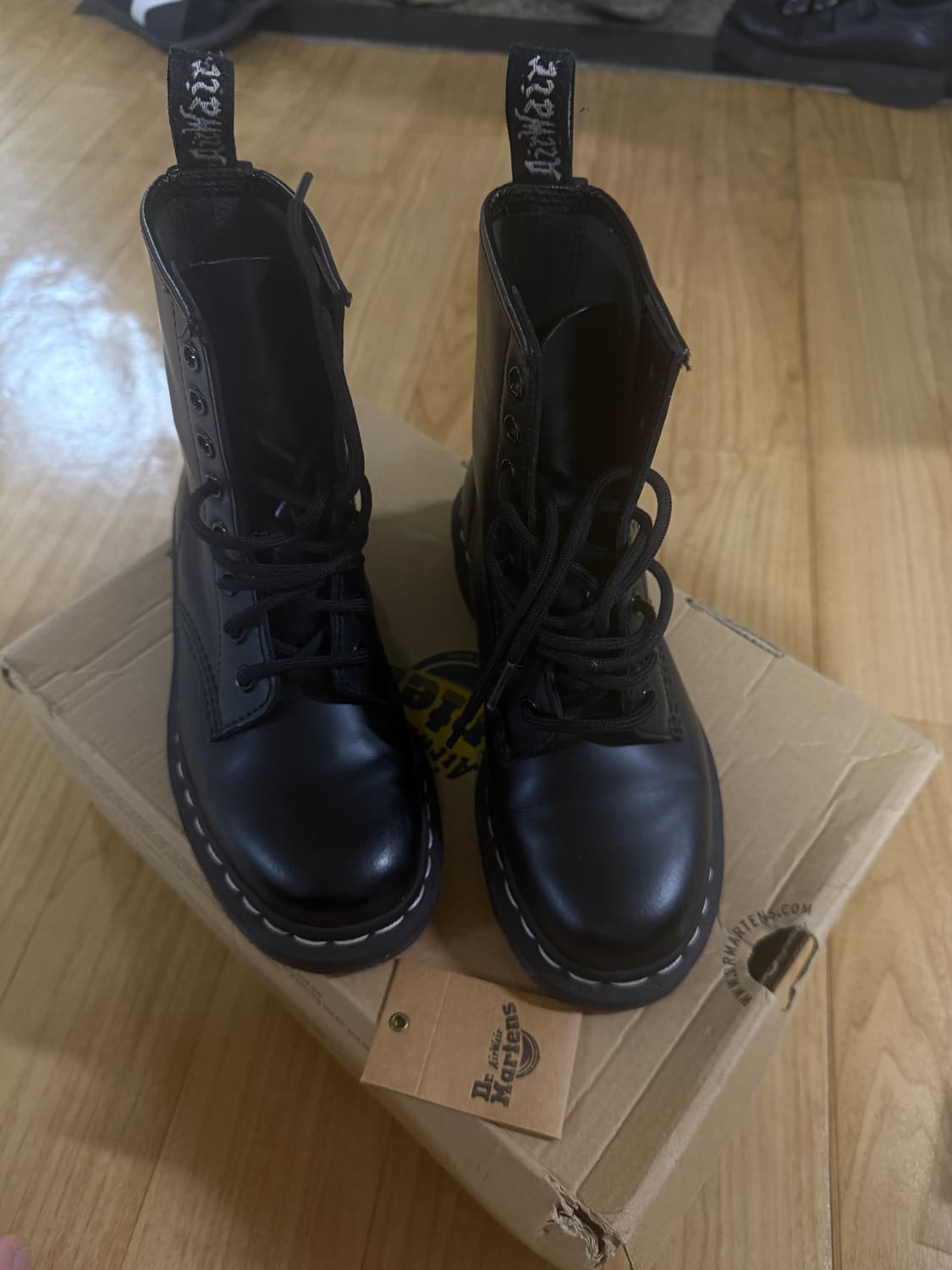 닥터마틴 화이트 스티치 상품이미지1